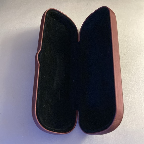 Wine Coloured Satin Finish Hard Clam Shell Eyeglass Case - Picture 5 of 8